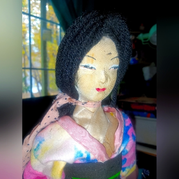 Antique collectible silk face handmade Geisha doll. - Picture 3 of 14